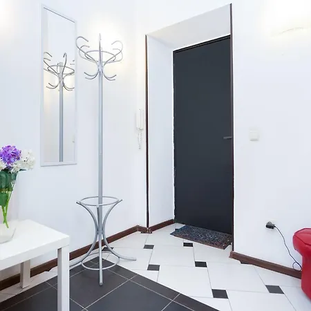 Апартаменти Two Deluxe Apt On Kirova - 23 *